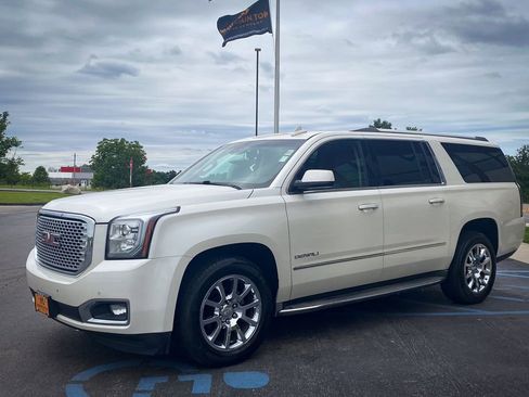 Used 2015 GMC Yukon XL Denali w/ Open Road Package AWD/4WD image 2