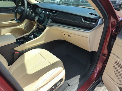 Used 2022 Jeep Grand Cherokee Limited AWD/4WD image 37