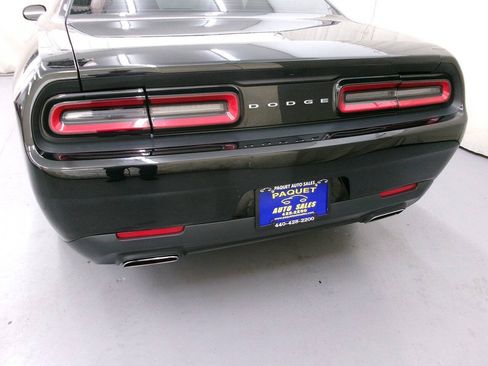 Used 2016 Dodge Challenger SXT RWD image 7