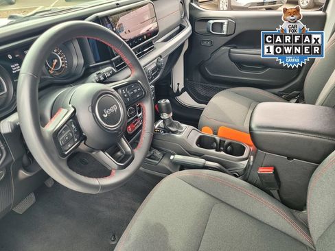 Used 2024 Jeep Wrangler Unlimited Rubicon AWD/4WD image 18