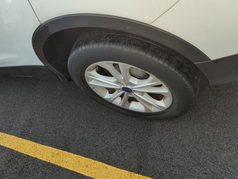 Used 2019 Ford Escape SE image 5