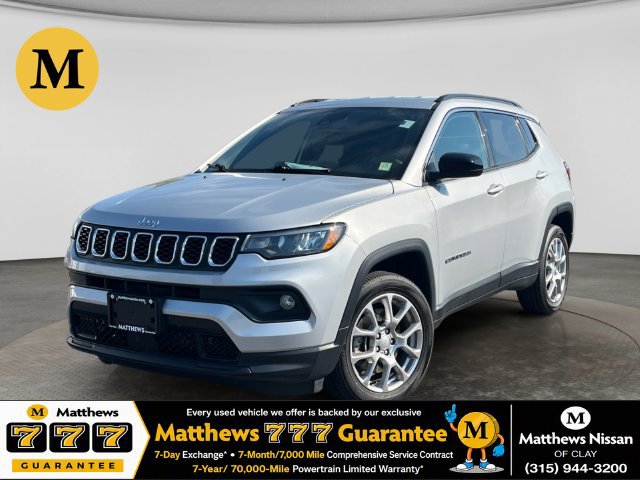 Used 2024 Jeep Compass Latitude AWD/4WD image 1