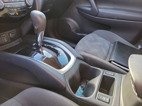 Used 2016 Nissan Rogue SV w/ SV Premium Package image 30