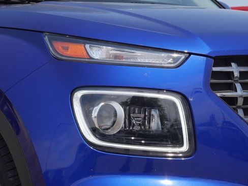 Used 2025 Hyundai Venue Limited FWD image 2
