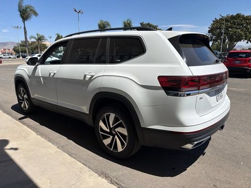 Used 2025 Volkswagen Atlas SE FWD image 3