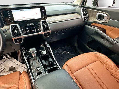 Certified 2022 Kia Sorento SX Prestige w/ Rust Color Package image 25