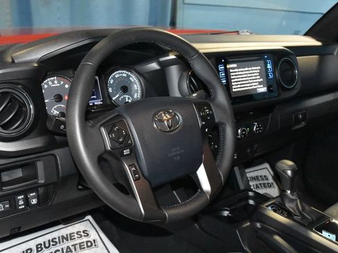 Used 2017 Toyota Tacoma TRD Off-Road w/ Tow Package (A/T) AWD/4WD image 2