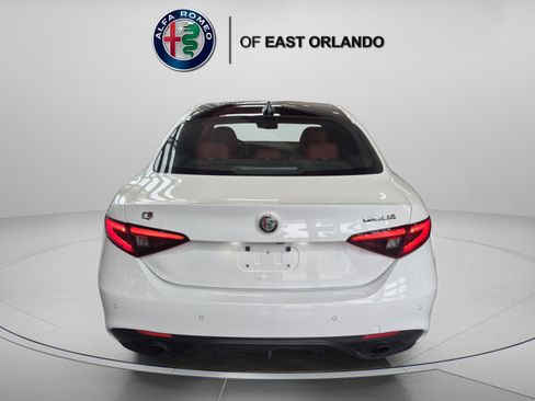 Used 2023 Alfa Romeo Giulia Veloce RWD image 5