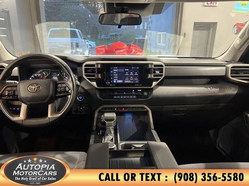 Used 2022 Toyota Tundra SR5 w/ SR5 Convenience Package AWD/4WD image 19