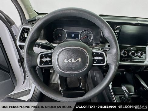 Used 2022 Kia Sorento LX FWD image 11
