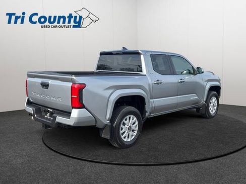 Certified 2025 Toyota Tacoma SR5 AWD/4WD image 8