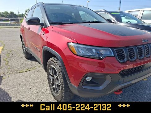 Used 2025 Jeep Compass Trailhawk AWD/4WD image 6