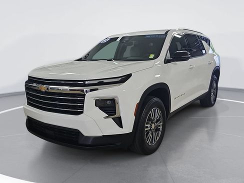 Used 2025 Chevrolet Traverse LT AWD/4WD image 9