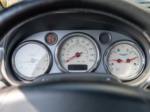 Used 2002 Aston Martin Vanquish image 6