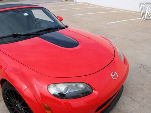 Used 2006 MAZDA MX-5 Miata Sport image 25