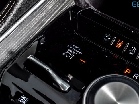 Used 2023 Jeep Wagoneer L Series III w/ Premium Group I image 30