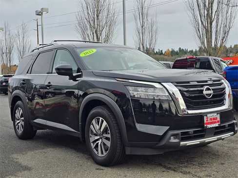 Used 2022 Nissan Pathfinder SL image 3
