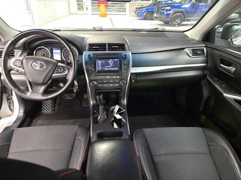 Used 2017 Toyota Camry SE image 27