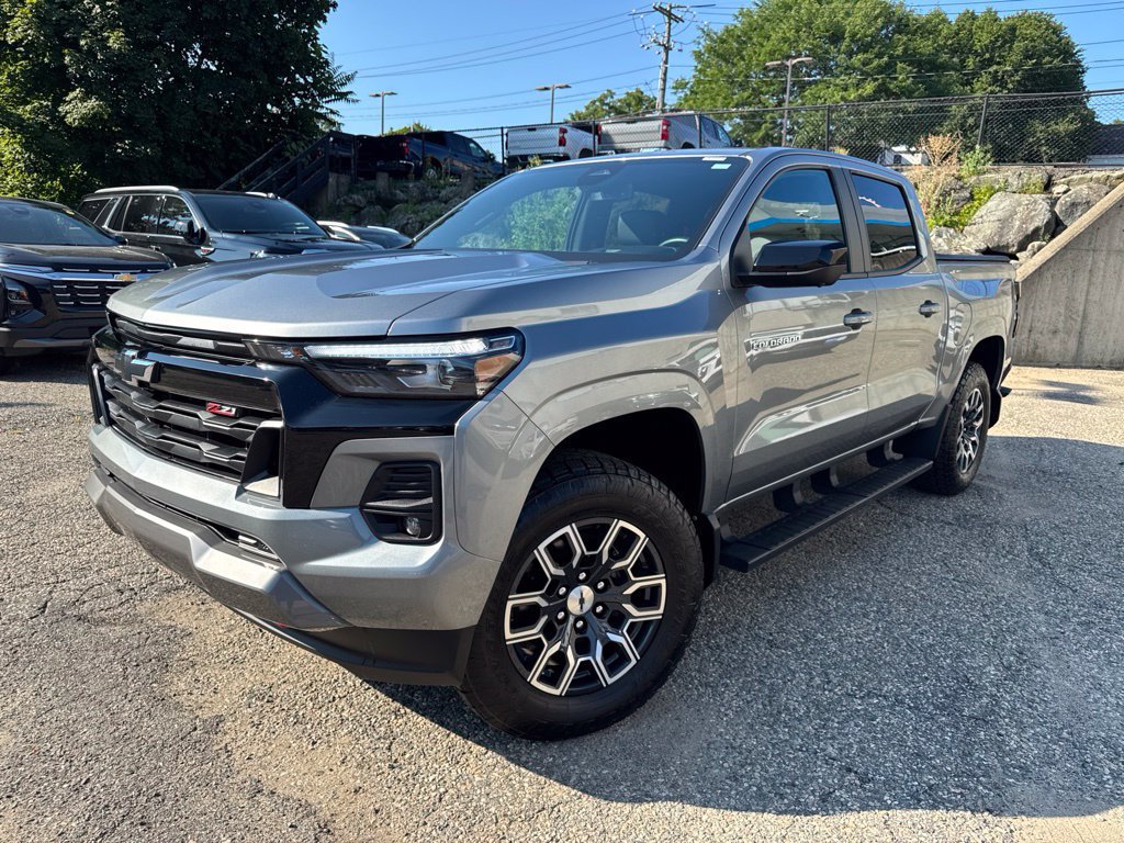 Used 2023 Chevrolet Colorado Z71 w/ Z71 Convenience Package 2 AWD/4WD image 2