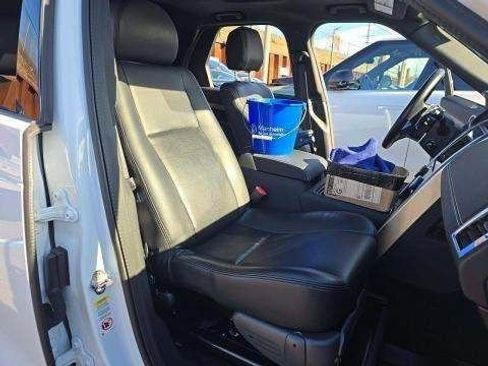 Used 2023 Land Rover Discovery S R-Dynamic image 10