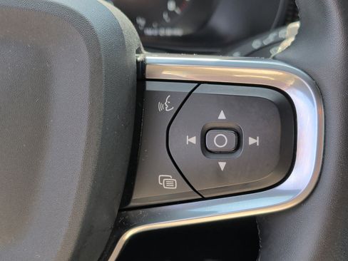 Used 2022 Volvo XC40 T5 R-Design AWD/4WD image 24