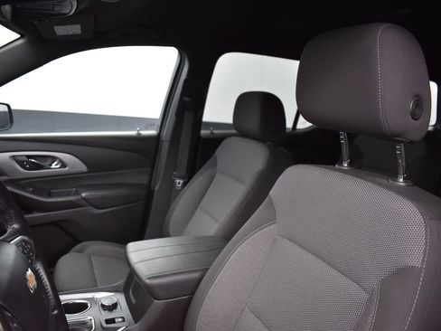 Used 2022 Chevrolet Traverse LT image 12