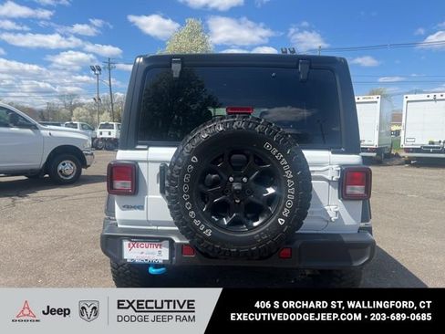Used 2023 Jeep Wrangler Unlimited w/ Cold Weather Group AWD/4WD image 6