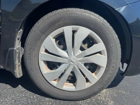 Used 2021 Nissan Versa S FWD image 9