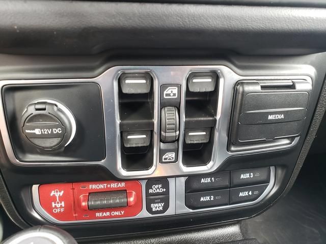Used 2025 Jeep Gladiator Rubicon w/ Safety Group AWD/4WD image 19