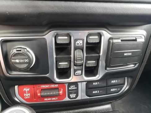 Used 2025 Jeep Gladiator Rubicon w/ Safety Group AWD/4WD image 19