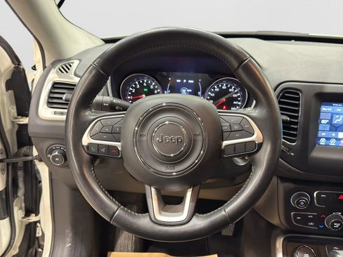 Used 2019 Jeep Compass Latitude image 11