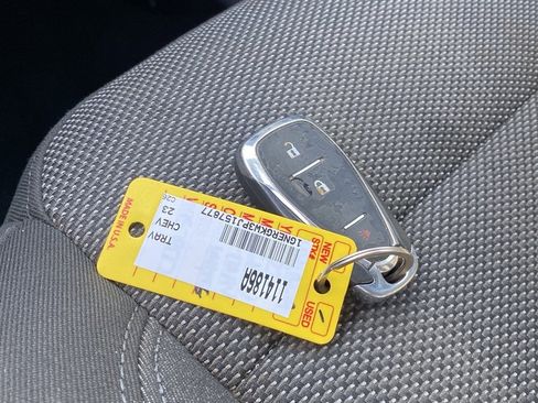 Used 2023 Chevrolet Traverse LT image 10