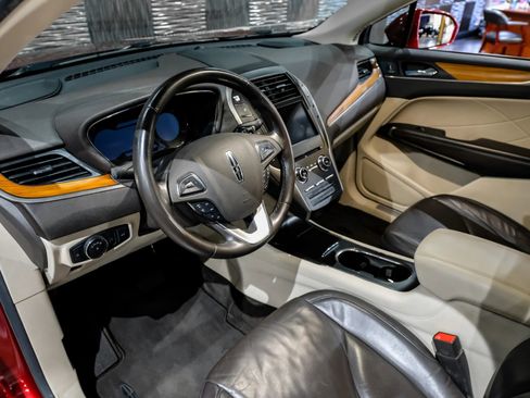 Used 2017 Lincoln MKC Select w/ Select Plus Package image 3