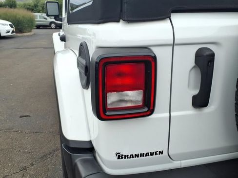 Certified 2022 Jeep Wrangler Unlimited Sahara w/ Cold Weather Group AWD/4WD image 16