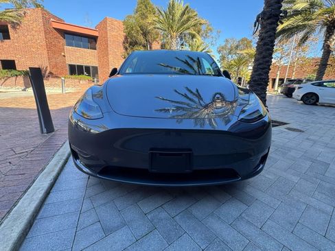 Used 2025 Tesla Model Y Long Range AWD/4WD image 2