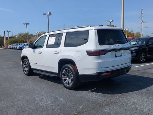 Used 2024 Jeep Wagoneer Series II w/ Flexible Seating Group image 8