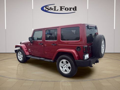 Used 2012 Jeep Wrangler Unlimited Sahara w/ Dual Top Group AWD/4WD image 5