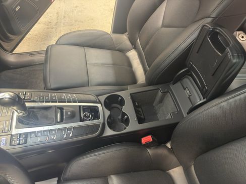 Used 2017 Porsche Macan image 20