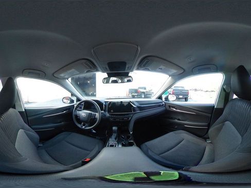 Used 2025 Toyota Camry LE image 41