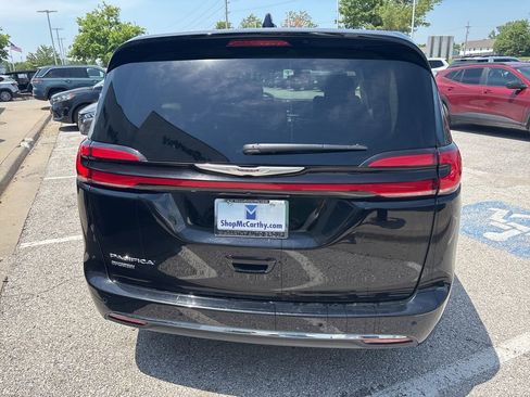 Used 2024 Chrysler Pacifica Touring-L FWD image 21