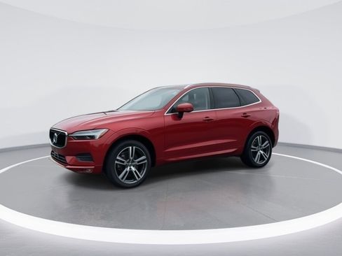 Used 2021 Volvo XC60 T6 Momentum w/ Premium Package image 3