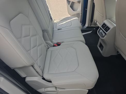 Used 2026 Volkswagen Atlas SE w/ Panoramic Sunroof Package FWD image 18