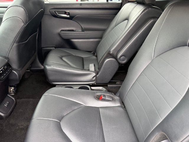 Used 2026 Toyota Highlander XLE AWD/4WD image 25