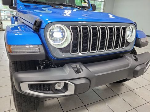 New 2026 Jeep Wrangler Unlimited Sahara w/ Rockslide Package AWD/4WD image 14