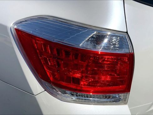 Used 2013 Toyota Highlander Limited FWD image 29