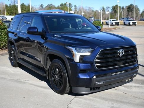 Used 2025 Toyota Sequoia SR5 image 7