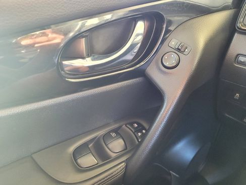 Used 2018 Nissan Rogue Sport SV image 27