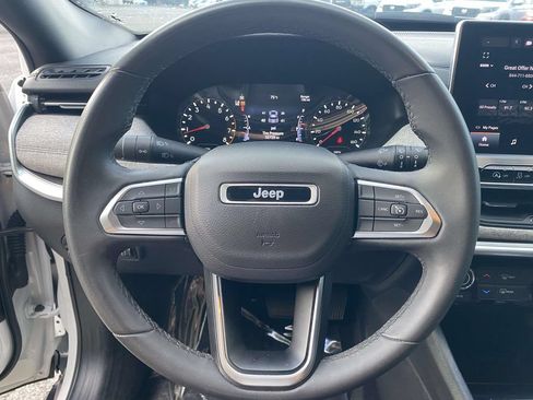 Used 2024 Jeep Compass Latitude AWD/4WD image 17