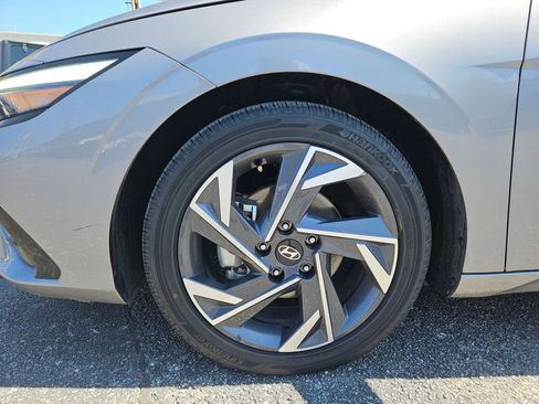 Used 2025 Hyundai Elantra Limited FWD image 29