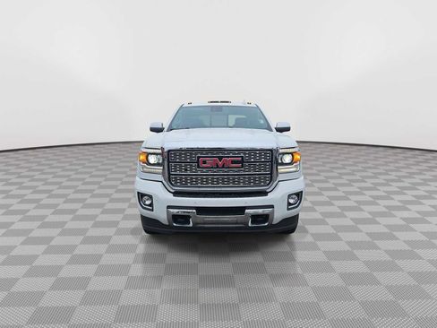 Used 2019 GMC Sierra 2500 Denali w/ Suspension Package, Off-Road AWD/4WD image 5